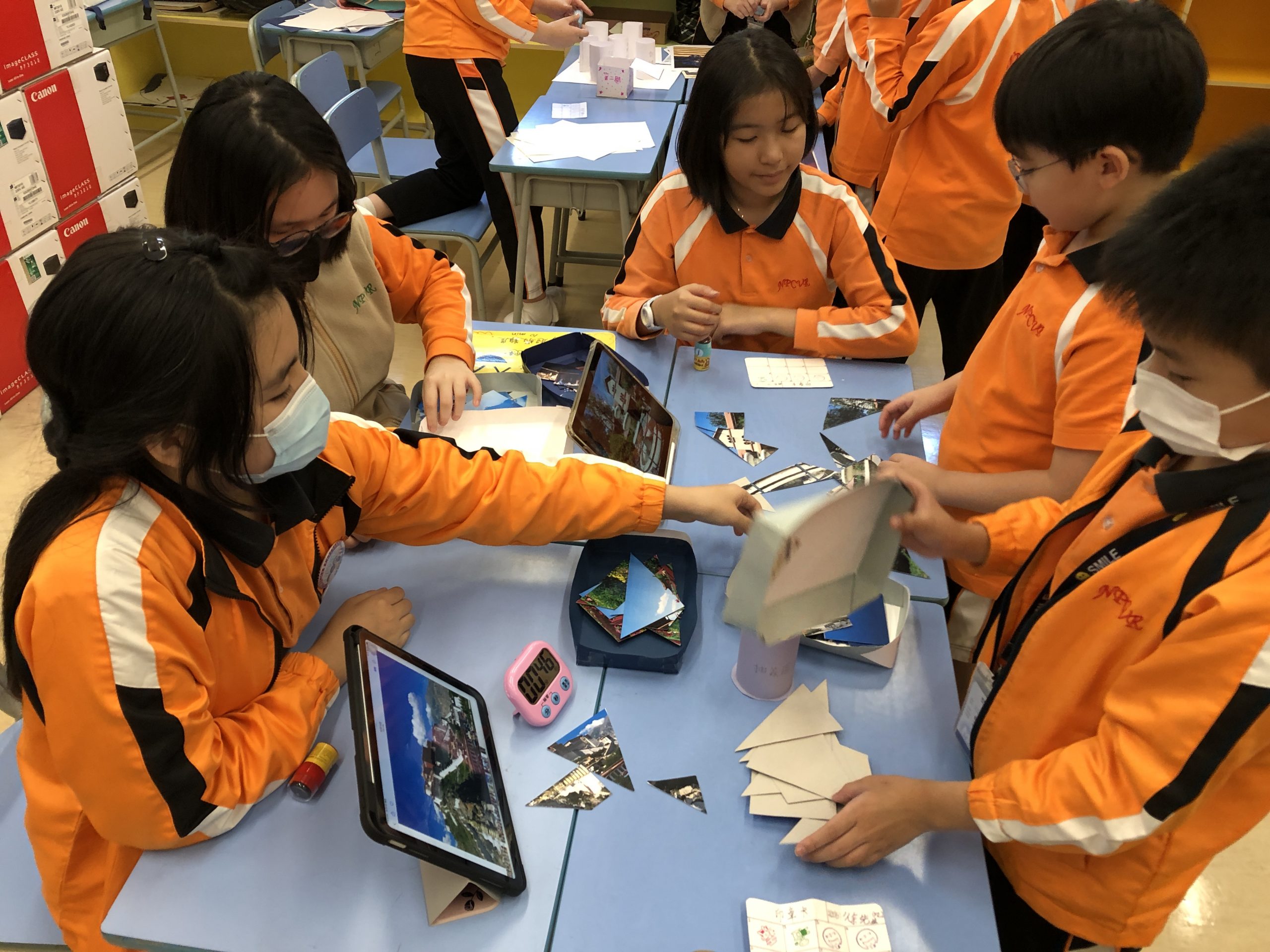 大手牽小手-scaled